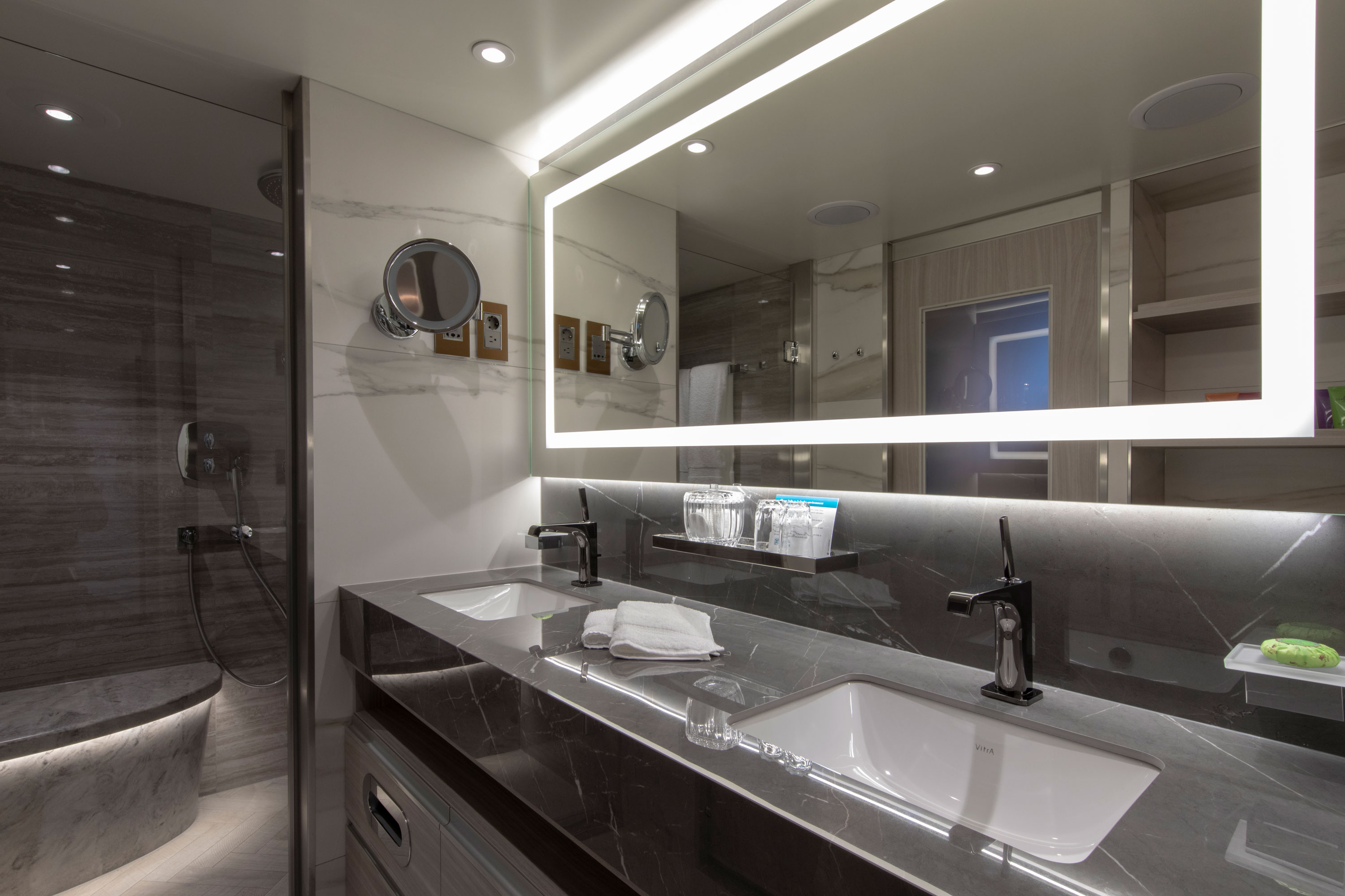 Crystal Cruises - Crystal Serenity - Accommodation - Seabreeze Penthouse Suite with Verandah.jpg